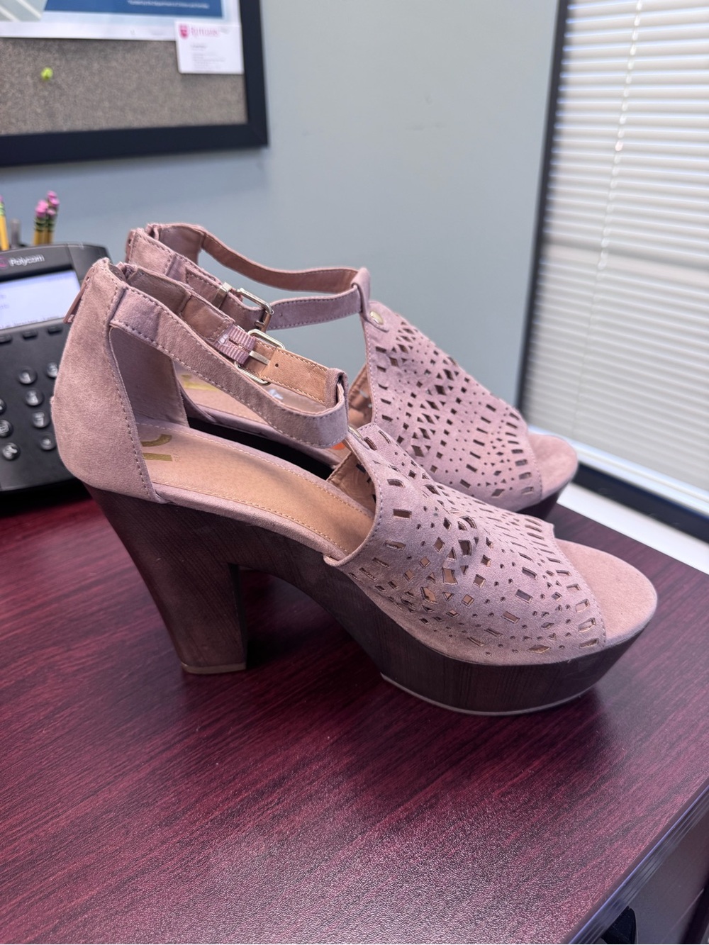 Report Mauve Suede Laser-Cut Platform Sandals size 11 new w/out box